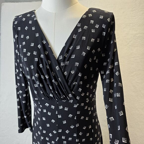 LRL Fit Flare Dress Sz 8 F Black Geometric Print V Neck Officecore Chic Midi - Picture 2 of 9